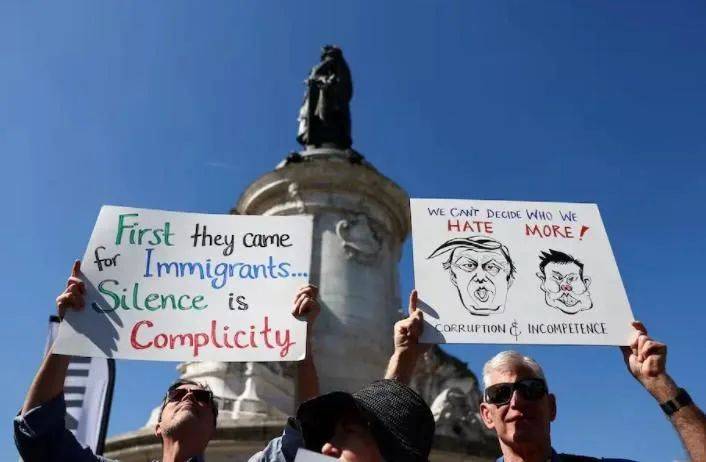 皇冠账号申请_哄堂大笑!对等关税生效皇冠账号申请,第一个倒下的国家竟是美国自己?