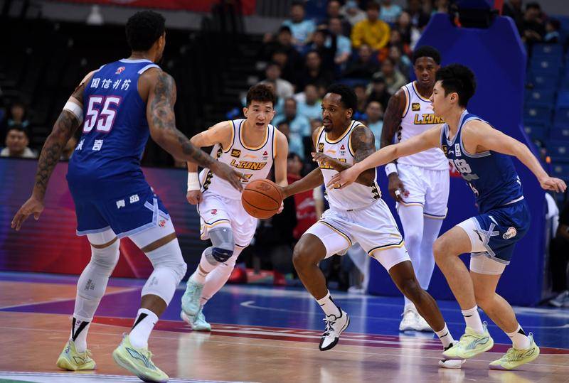 皇冠信用网网址_孙铭徽22+5+6杨瀚森14分 广厦客场险胜2-2青岛