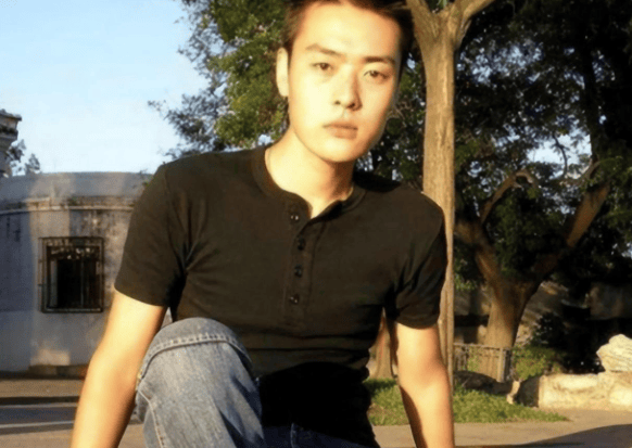 皇冠信用网平台出租_“魏和尚”张桐的消失皇冠信用网平台出租，应该是整个影视圈的悲哀与损失！