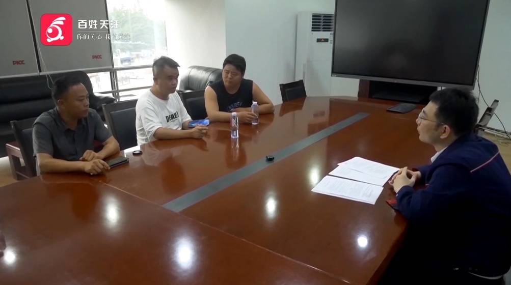 英超足球联赛
_贵阳一男子连人带车冲进鱼塘！塘主：鱼死了不少英超足球联赛
，车主：我当时正在……