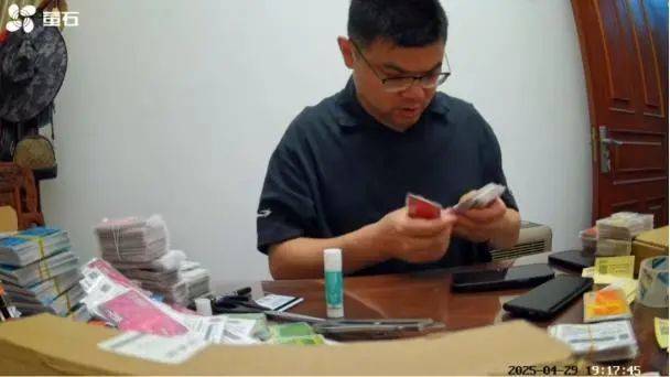 皇冠信用网怎么申请_男子邮递价值107万元加油卡遭快递员变卖皇冠信用网怎么申请,警方以诈骗立案,当事人:5个包裹每个保价5万,却只赔偿2500元