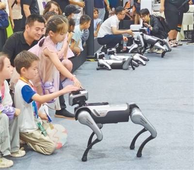 皇冠信用平台出租出售_在世界机器人大会上感受“未来已来”（新时代画卷）