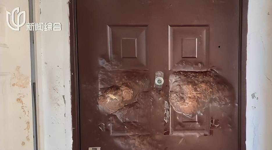 意大利乙组联赛_上海女子吓坏!54岁男邻居楼道内一丝不挂意大利乙组联赛,还用榔头猛砸她家大门!居委会:他母亲去世,心情郁闷