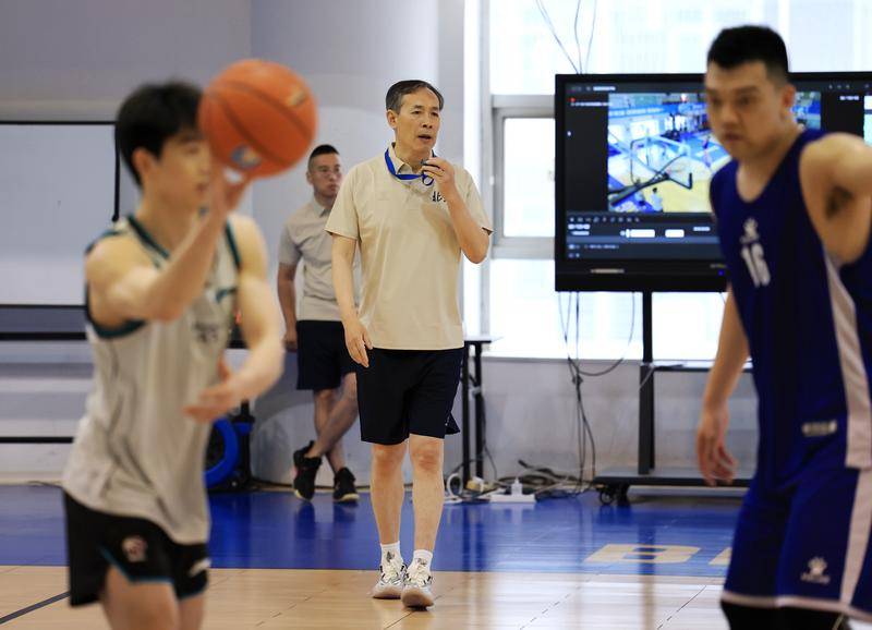 皇冠信用網登1,登2,登3出租_引进赵睿就是为了冠军皇冠信用網登1,登2,登3出租！许利民：健康团结最为重要