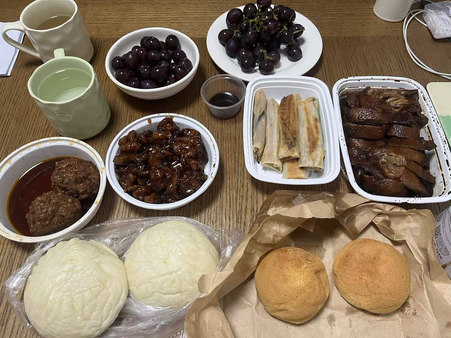 皇冠信用網最高占成_晚9点的“穷鬼超市” 挤满江浙沪上班族