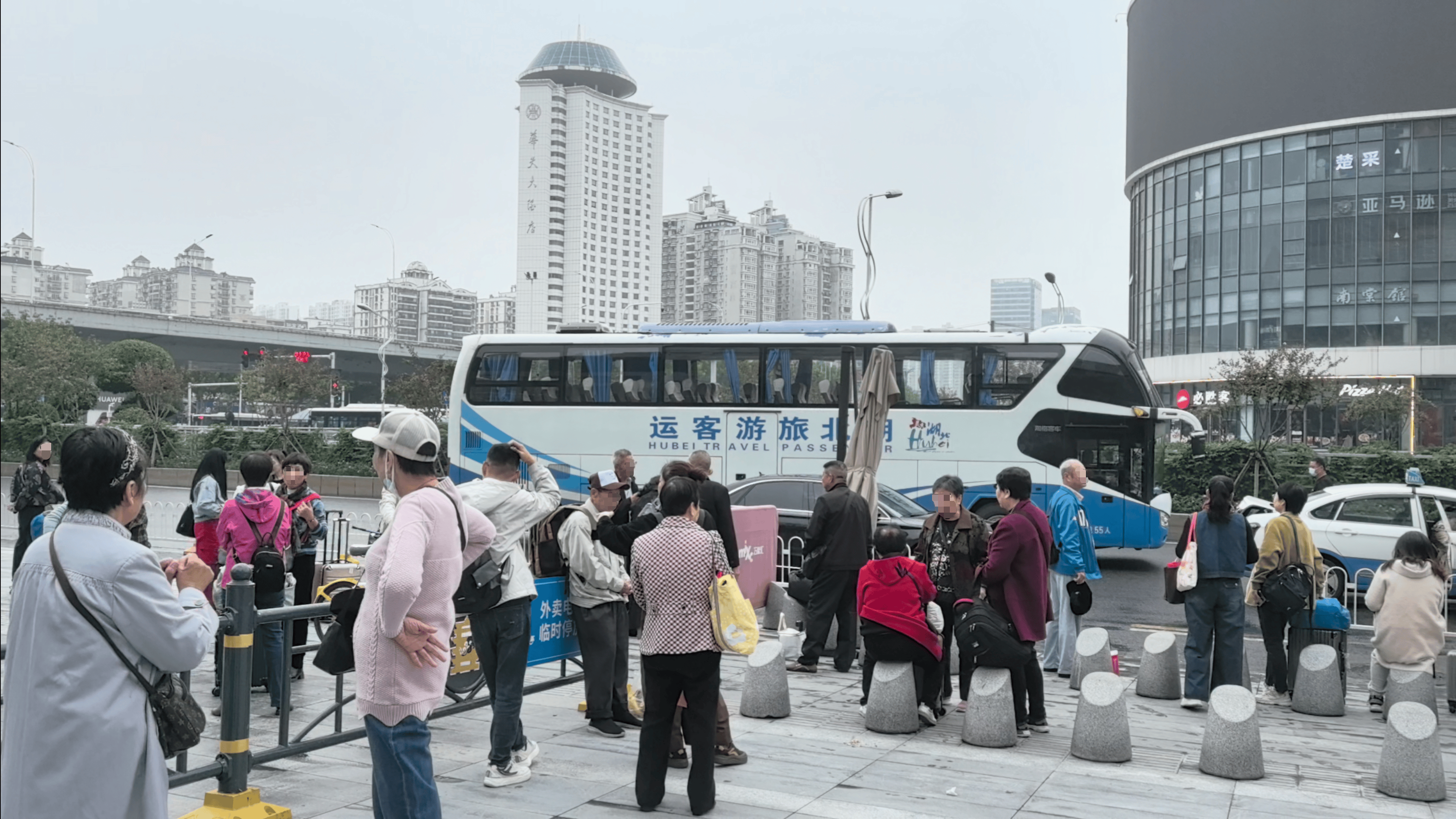 如何申请皇冠信用網
_7小时“铁腚”大巴游老年团全纪录:不在家里做饭如何申请皇冠信用網
,我出门就像打鸡血