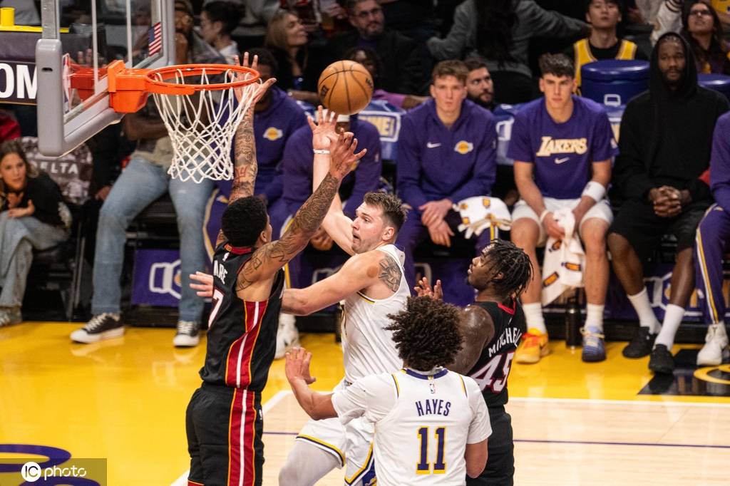 皇冠皇冠代理平台
_东契奇三双里夫斯26+11 湖人浇灭热火喜迎3连胜