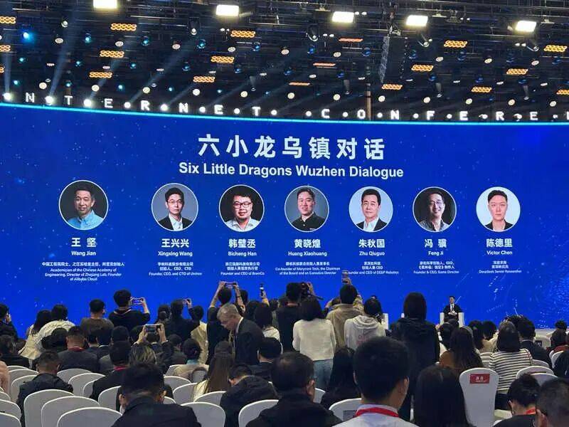 皇冠信用盘申请_DeepSeek罕见公开发声:大概10-20年时间皇冠信用盘申请,AI可能会取代绝大多数人类工作,这不是危言耸听