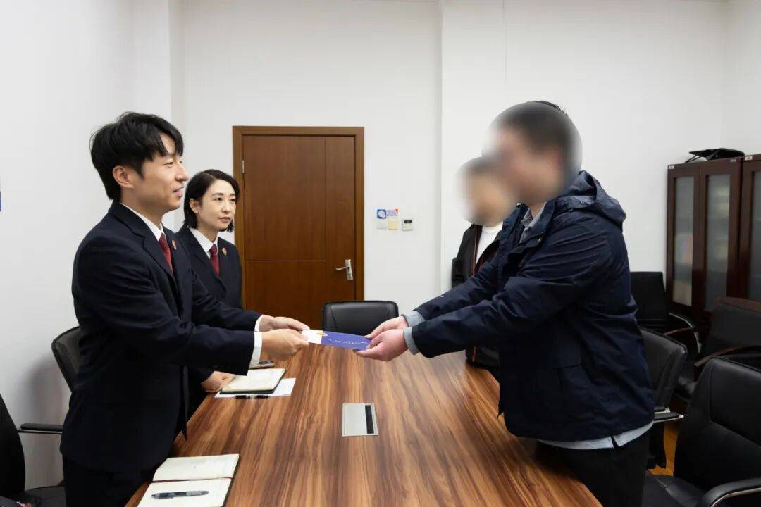 皇冠会员如何申请
_13名配送小哥被骗走大半年工资皇冠会员如何申请
，眼看钱包告急无法生活……