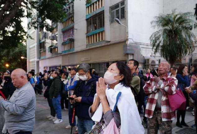 皇冠信用网登2代理申请
_香港大埔多幢高层建筑失火皇冠信用网登2代理申请
，已致13死28伤，政府开设多处庇护中心安置疏散居民