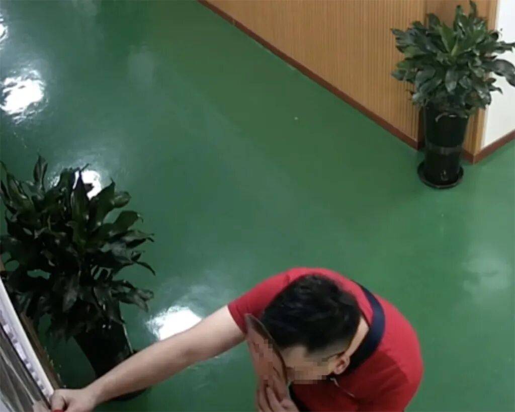 皇冠信用登2代理
_多名干部皇冠信用登2代理
，被指用人脸面具“刷脸”考勤打卡