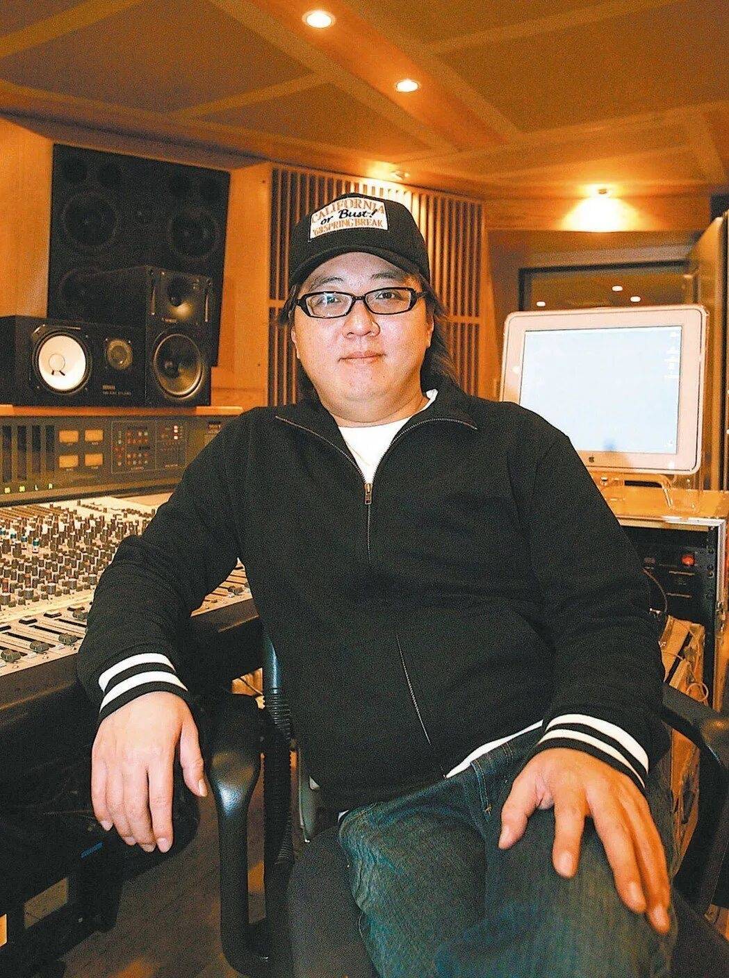 皇冠信用网代理注册
_57岁音乐人袁惟仁被送急诊皇冠信用网代理注册
，6年前因跌倒导致脑溢血，曾创作《征服》《梦醒了》等歌曲