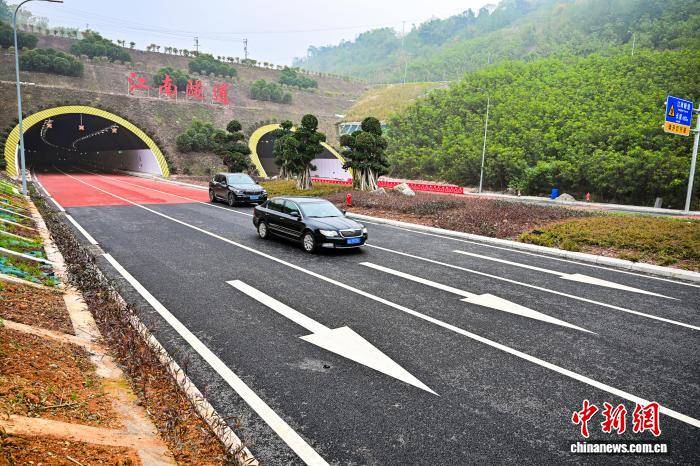 阿森纳足球_重庆又一隧道主线通车 助力“隧道之城”建设