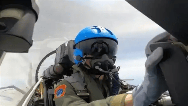 厄瓜多尔足球_东海之上厄瓜多尔足球，“不速之客”挂弹来袭！中国战机逼近百米对峙20分钟