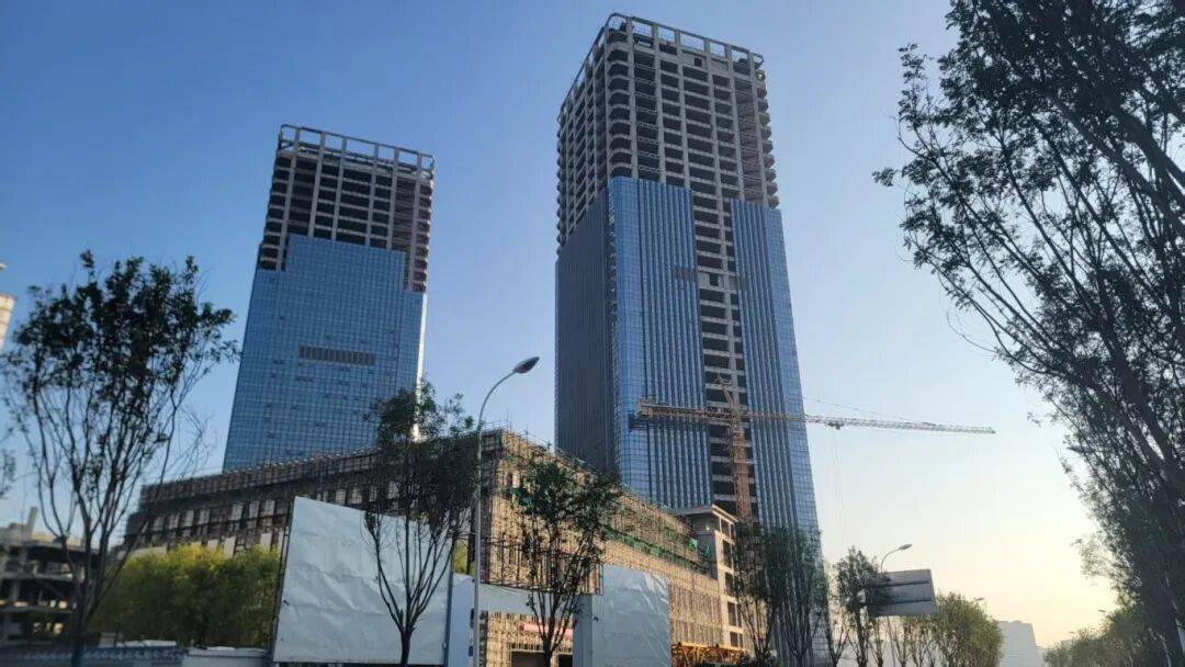 信用平台出租_西安地标“双子塔”荒芜十年信用平台出租，7.48亿起拍