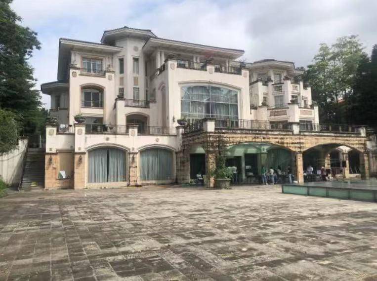 welcome皇冠注册_估值2亿元别墅6673万元起拍没人要welcome皇冠注册，该别墅系“中科创系”案件涉案资产