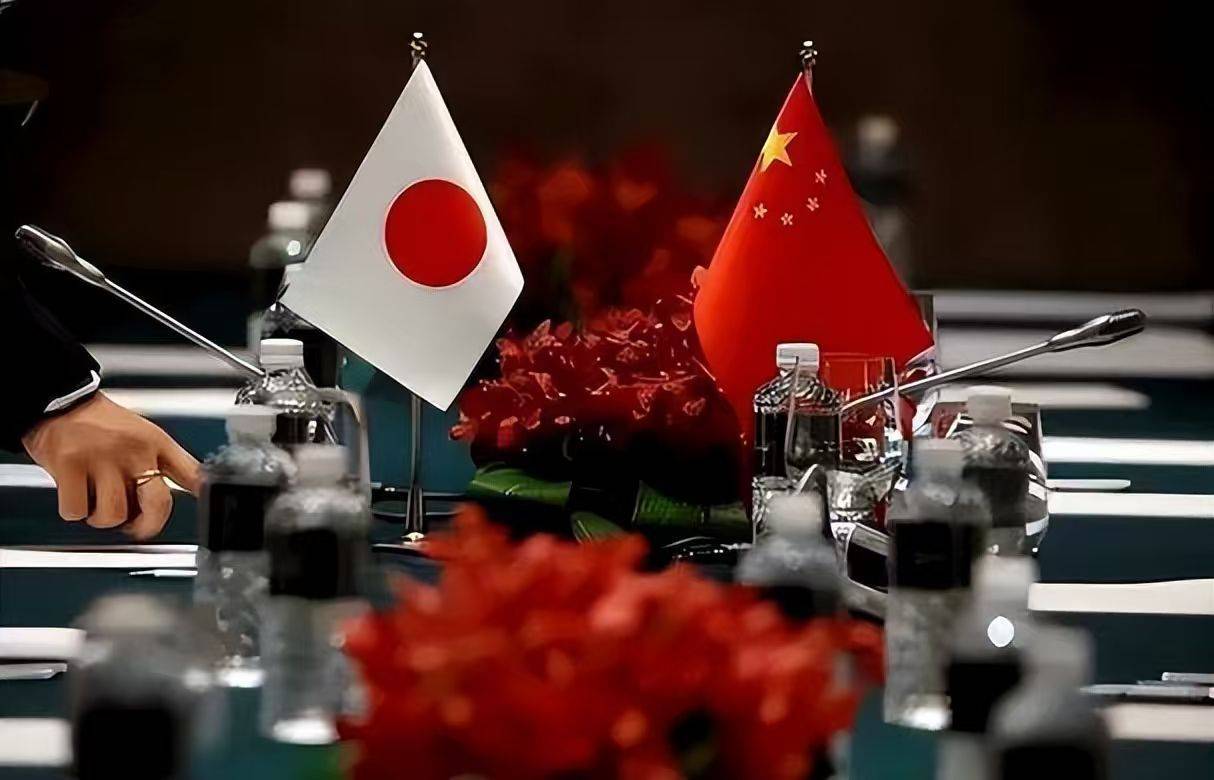 正版皇冠信用网开户_日本天皇急召高市早苗正版皇冠信用网开户，有要事交代，美国直言：别踩红线，小心被中国揍