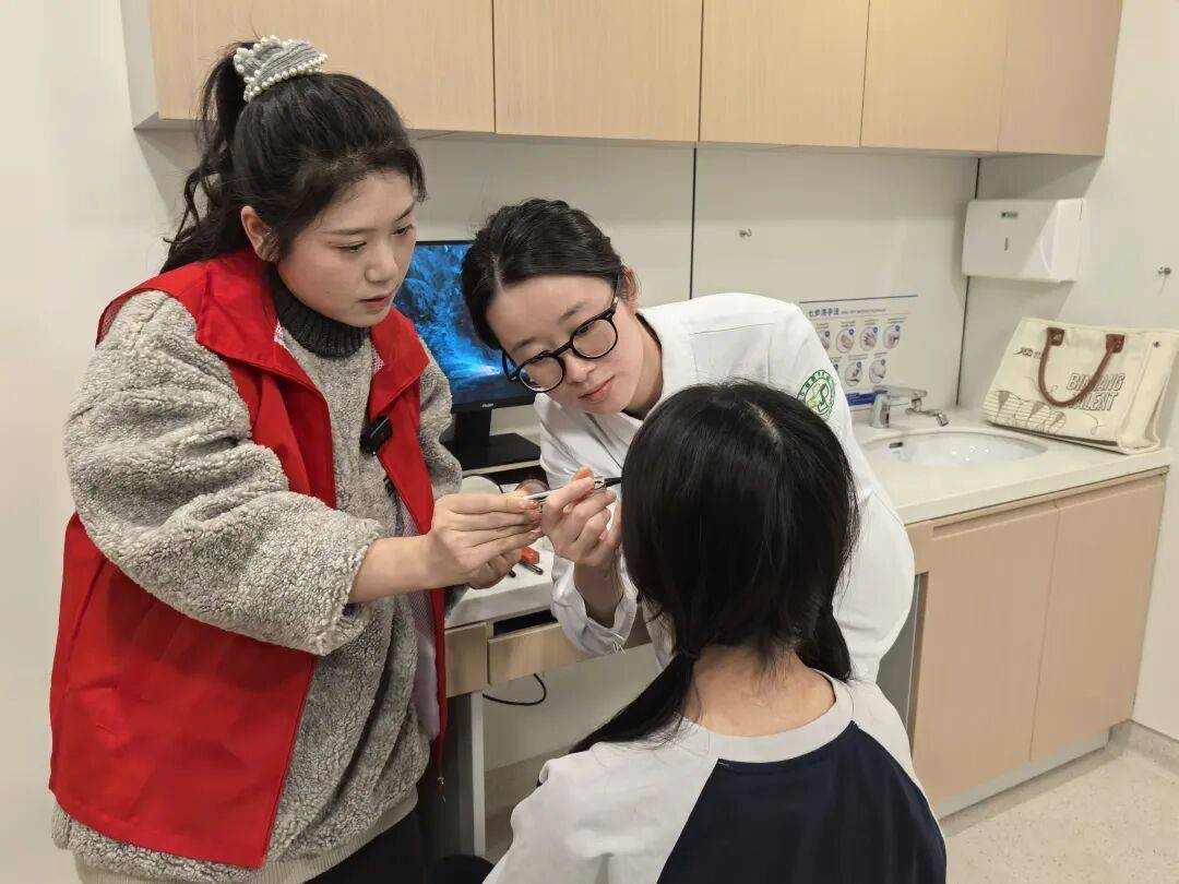 皇冠登3代理申请_杭州小夫妻新婚当天进了病房！这个“婚庆团队”皇冠登3代理申请，服了……