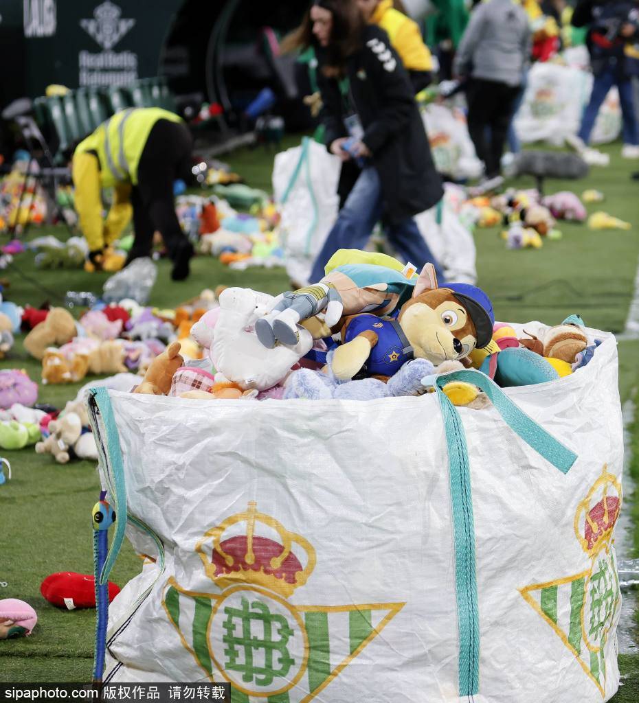 皇冠信用网如何开户_贡萨洛头顶脚踢上演完美帽子戏法皇冠信用网如何开户，皇马上一位在西甲做到还是C罗