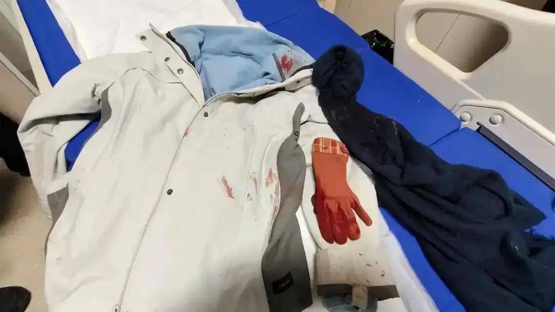 皇冠信用网代理_司法部部长、河南省委书记皇冠信用网代理,向王妙丽同志颁发奖章和证书