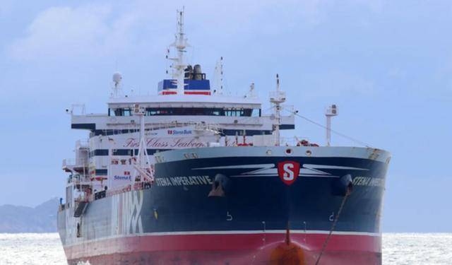 皇冠代理登1租用_不等中俄驰援皇冠代理登1租用,伊斯兰革命卫队动手,6艘快艇围捕美国油轮,美军击落伊朗无人机