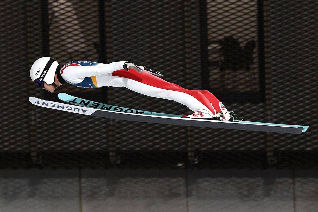 皇冠信用网正网_冬奥早报:自由式滑雪谷爱凌摘银 大跳台张小楠获第5