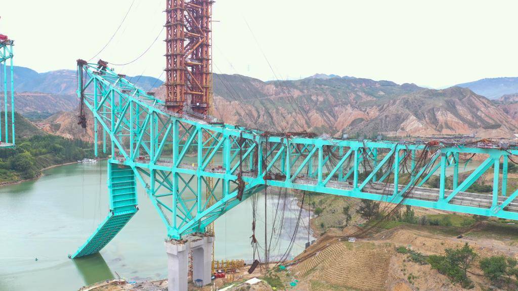 新2网址_青海尖扎大桥垮塌致16人死亡新2网址,应急管理部披露事故细节:物资采购存在严重漏洞,几颗不合格的螺丝导致事故发生