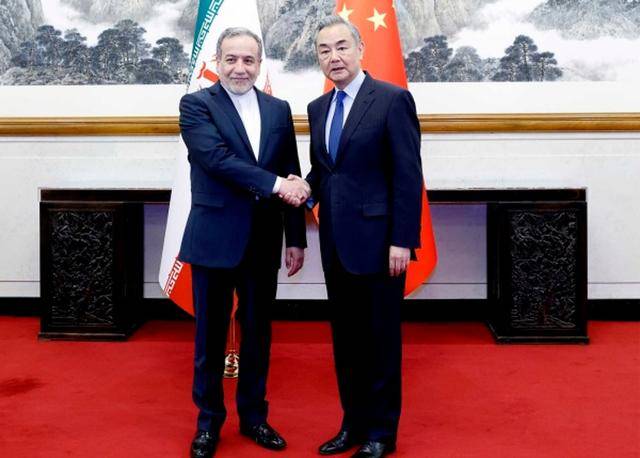 皇冠信用网出租代理
_殉难之前皇冠信用网出租代理
,哈梅内伊留下了一张照片,内容很不寻常,中伊保持密切联系