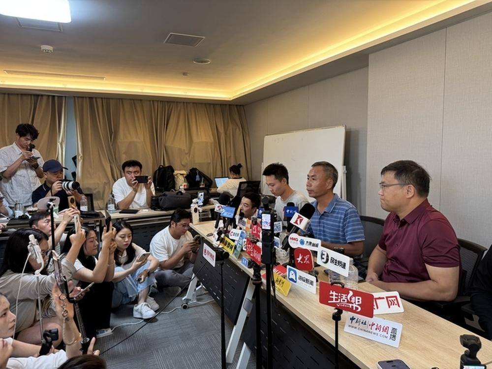 怎么开皇冠信用网_“梅姨”实际65岁、真实样貌与此前画像有异怎么开皇冠信用网，申军良公开给梅姨的手写信：永远拔不出你种下的这根刺