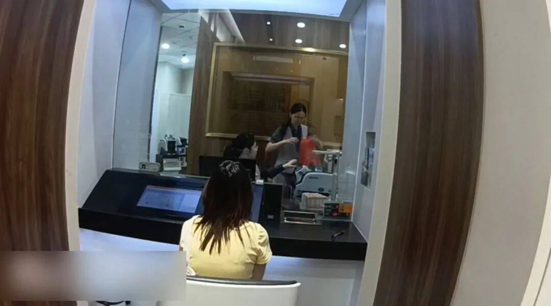 怎么开皇冠信用网_厦门一女员工不去上班怎么开皇冠信用网，每天定时向“警官”报告行踪，还从银行贷款了10万元；公司负责人联系不上她紧急报警，警察及时上门揭开真相