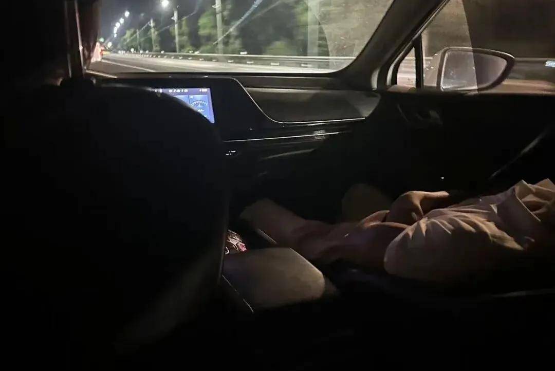 皇冠返水
_女子打顺风车从上海回杭州皇冠返水
,司机半路称困竟让乘客开车并承担68元高速费,车费全额收取,平台致歉退款