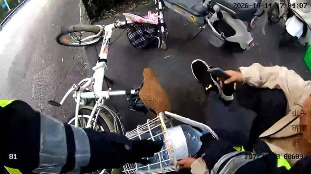 世界杯彩票网上买 _事发济南世界杯彩票网上买 ，警号JJ2134的女警找到了！